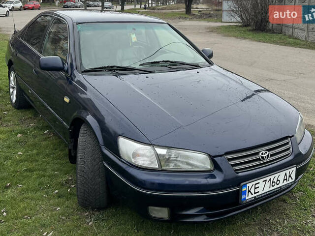 Синий Тойота Камри, объемом двигателя 3 л и пробегом 555 тыс. км за 3300 $, фото 2 на Automoto.ua