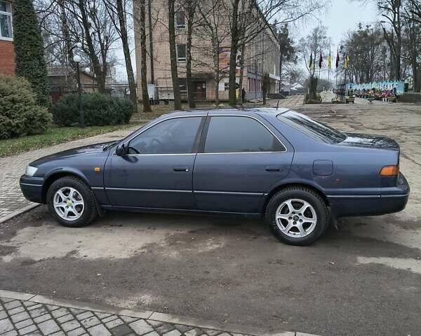 Синий Тойота Камри, объемом двигателя 2.2 л и пробегом 357 тыс. км за 3200 $, фото 9 на Automoto.ua