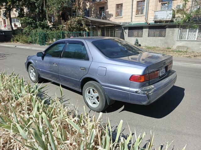 Синий Тойота Камри, объемом двигателя 2.2 л и пробегом 300 тыс. км за 2900 $, фото 2 на Automoto.ua