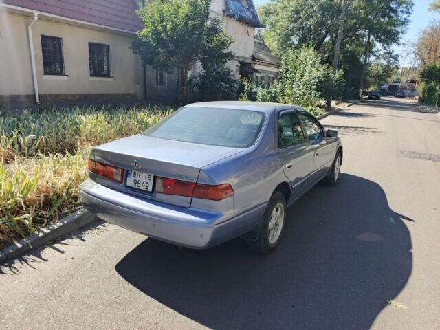 Синий Тойота Камри, объемом двигателя 2.2 л и пробегом 300 тыс. км за 2900 $, фото 1 на Automoto.ua