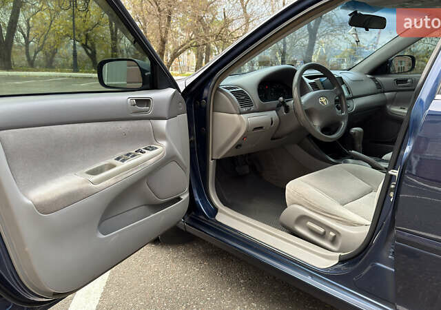 Синій Тойота Камрі, об'ємом двигуна 3 л та пробігом 415 тис. км за 5900 $, фото 4 на Automoto.ua