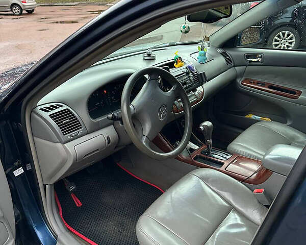 Синий Тойота Камри, объемом двигателя 2.4 л и пробегом 233 тыс. км за 5200 $, фото 5 на Automoto.ua