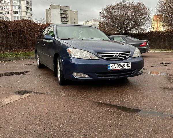 Синий Тойота Камри, объемом двигателя 2.4 л и пробегом 233 тыс. км за 5200 $, фото 1 на Automoto.ua