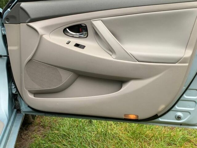 Синий Тойота Камри, объемом двигателя 2.4 л и пробегом 310 тыс. км за 9500 $, фото 10 на Automoto.ua