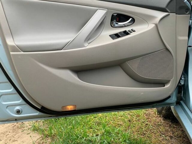 Синий Тойота Камри, объемом двигателя 2.4 л и пробегом 310 тыс. км за 9500 $, фото 7 на Automoto.ua