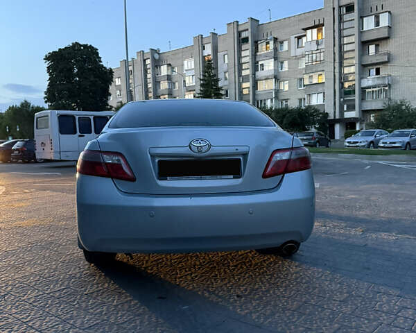 Синій Тойота Камрі, об'ємом двигуна 2.4 л та пробігом 240 тис. км за 8500 $, фото 5 на Automoto.ua