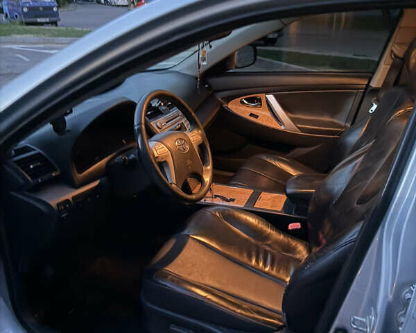 Синій Тойота Камрі, об'ємом двигуна 2.4 л та пробігом 240 тис. км за 8500 $, фото 11 на Automoto.ua