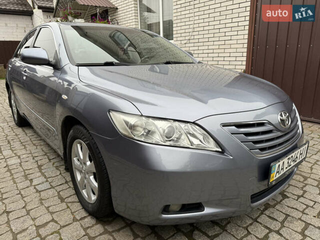 Синий Тойота Камри, объемом двигателя 2.4 л и пробегом 106 тыс. км за 9999 $, фото 2 на Automoto.ua