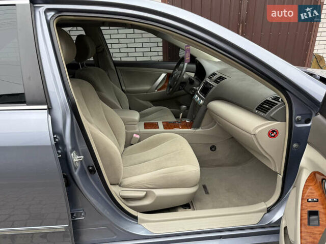 Синий Тойота Камри, объемом двигателя 2.4 л и пробегом 106 тыс. км за 9999 $, фото 42 на Automoto.ua