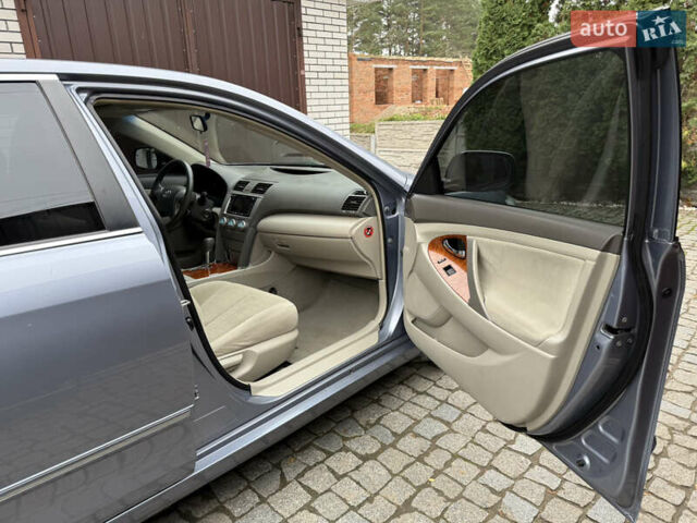 Синий Тойота Камри, объемом двигателя 2.4 л и пробегом 106 тыс. км за 9999 $, фото 40 на Automoto.ua