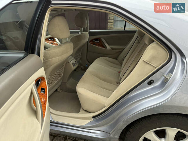 Синий Тойота Камри, объемом двигателя 2.4 л и пробегом 106 тыс. км за 9999 $, фото 33 на Automoto.ua