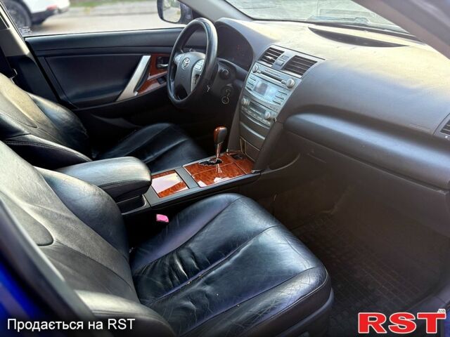 Синий Тойота Камри, объемом двигателя 3.5 л и пробегом 250 тыс. км за 6500 $, фото 2 на Automoto.ua