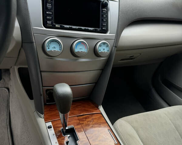 Синій Тойота Камрі, об'ємом двигуна 2.4 л та пробігом 106 тис. км за 9300 $, фото 21 на Automoto.ua