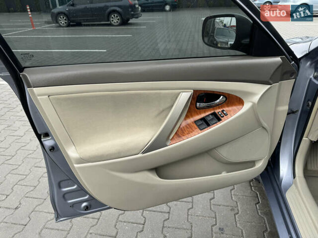 Синій Тойота Камрі, об'ємом двигуна 2.4 л та пробігом 106 тис. км за 9300 $, фото 18 на Automoto.ua