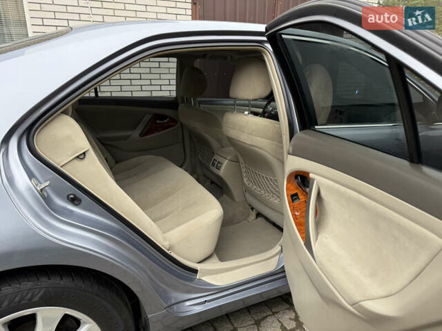 Синий Тойота Камри, объемом двигателя 2.4 л и пробегом 106 тыс. км за 9999 $, фото 37 на Automoto.ua