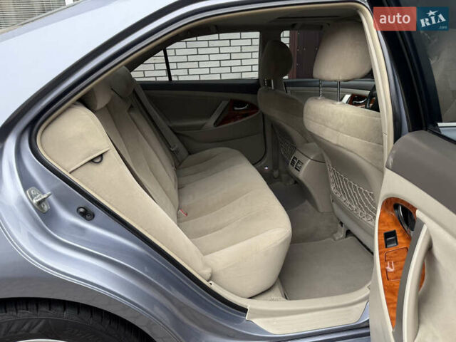 Синий Тойота Камри, объемом двигателя 2.4 л и пробегом 106 тыс. км за 9999 $, фото 38 на Automoto.ua