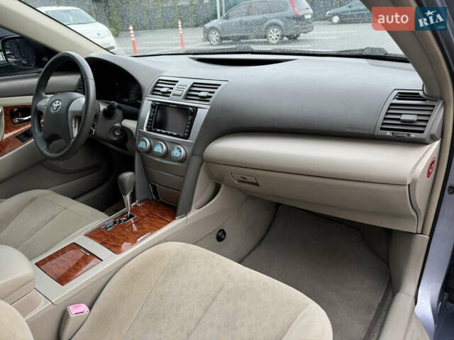 Синій Тойота Камрі, об'ємом двигуна 2.4 л та пробігом 106 тис. км за 9300 $, фото 35 на Automoto.ua