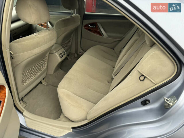 Синій Тойота Камрі, об'ємом двигуна 2.4 л та пробігом 106 тис. км за 9300 $, фото 27 на Automoto.ua