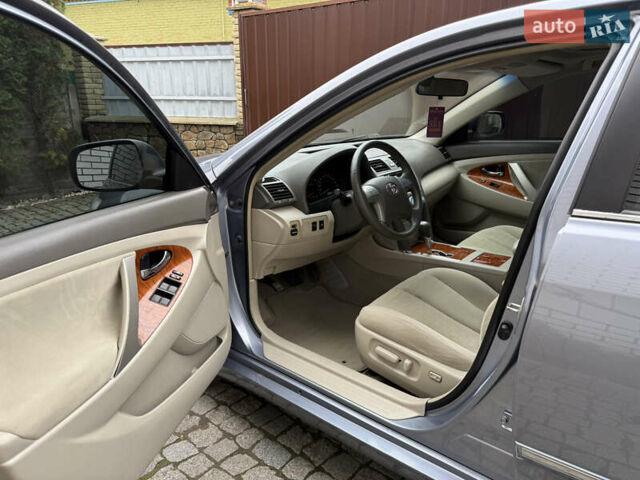 Синий Тойота Камри, объемом двигателя 2.4 л и пробегом 106 тыс. км за 9999 $, фото 23 на Automoto.ua