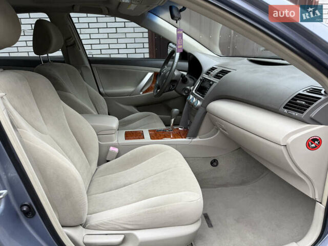 Синий Тойота Камри, объемом двигателя 2.4 л и пробегом 106 тыс. км за 9999 $, фото 43 на Automoto.ua