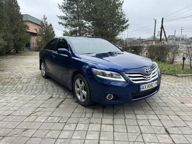 Синий Тойота Камри, объемом двигателя 2.4 л и пробегом 250 тыс. км за 7000 $, фото 1 на Automoto.ua