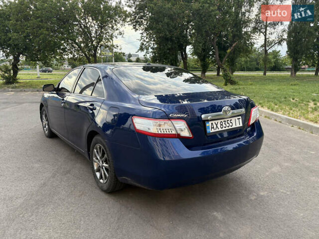 Синій Тойота Камрі, об'ємом двигуна 2.4 л та пробігом 275 тис. км за 9400 $, фото 2 на Automoto.ua