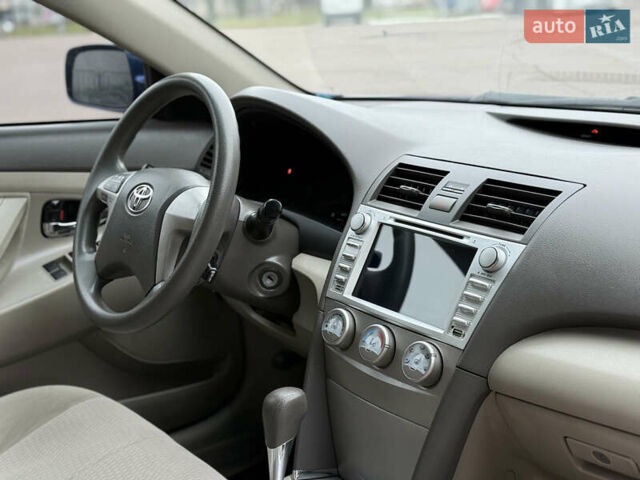 Синій Тойота Камрі, об'ємом двигуна 2.5 л та пробігом 205 тис. км за 8800 $, фото 37 на Automoto.ua