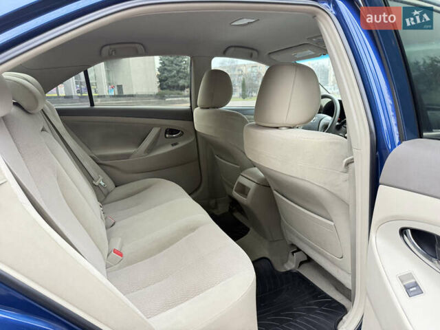 Синій Тойота Камрі, об'ємом двигуна 2.5 л та пробігом 205 тис. км за 8800 $, фото 65 на Automoto.ua