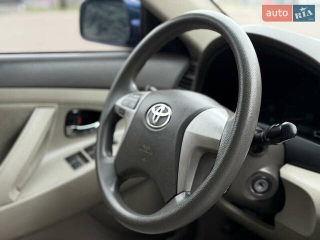 Синій Тойота Камрі, об'ємом двигуна 2.5 л та пробігом 205 тис. км за 8800 $, фото 34 на Automoto.ua