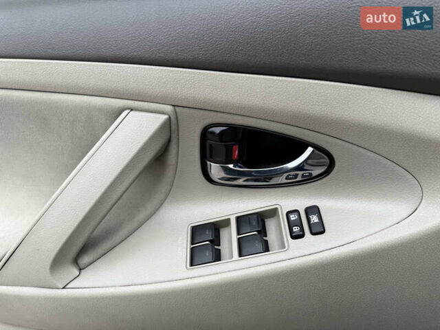 Синій Тойота Камрі, об'ємом двигуна 2.5 л та пробігом 205 тис. км за 8800 $, фото 38 на Automoto.ua