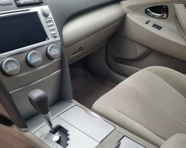 Синій Тойота Камрі, об'ємом двигуна 2.5 л та пробігом 232 тис. км за 9200 $, фото 17 на Automoto.ua