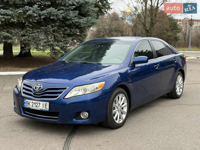 Синій Тойота Камрі, об'ємом двигуна 2.5 л та пробігом 205 тис. км за 8800 $, фото 3 на Automoto.ua