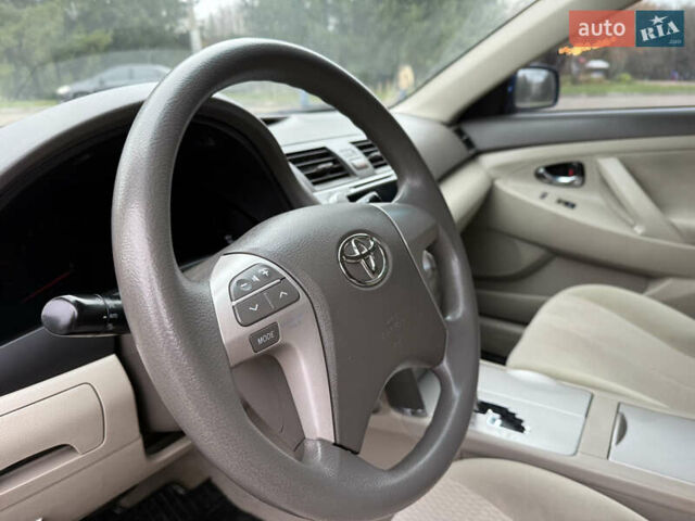 Синій Тойота Камрі, об'ємом двигуна 2.5 л та пробігом 205 тис. км за 8800 $, фото 35 на Automoto.ua