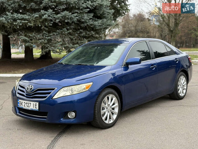 Синій Тойота Камрі, об'ємом двигуна 2.5 л та пробігом 205 тис. км за 8800 $, фото 2 на Automoto.ua