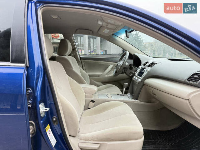 Синій Тойота Камрі, об'ємом двигуна 2.5 л та пробігом 205 тис. км за 8800 $, фото 59 на Automoto.ua