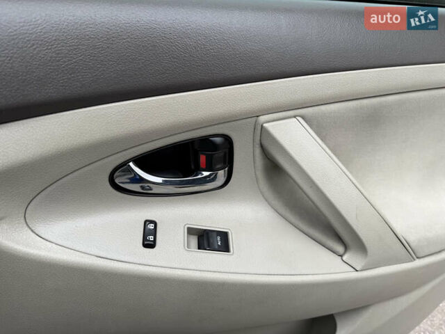 Синій Тойота Камрі, об'ємом двигуна 2.5 л та пробігом 205 тис. км за 8800 $, фото 58 на Automoto.ua