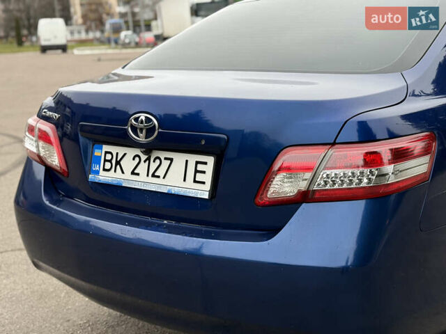 Синій Тойота Камрі, об'ємом двигуна 2.5 л та пробігом 205 тис. км за 8800 $, фото 27 на Automoto.ua