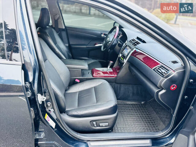 Синій Тойота Камрі, об'ємом двигуна 2.5 л та пробігом 239 тис. км за 14500 $, фото 25 на Automoto.ua