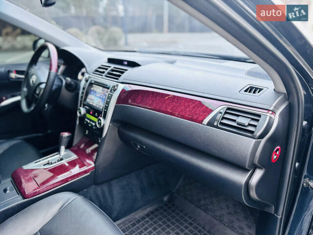 Синій Тойота Камрі, об'ємом двигуна 2.5 л та пробігом 239 тис. км за 14500 $, фото 27 на Automoto.ua