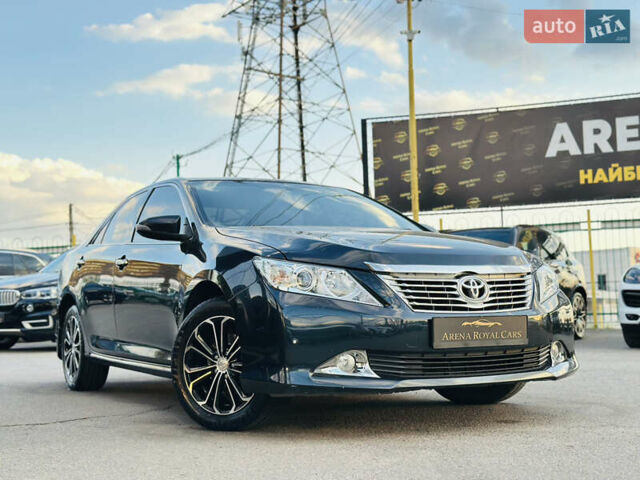 Синій Тойота Камрі, об'ємом двигуна 2.49 л та пробігом 231 тис. км за 12700 $, фото 2 на Automoto.ua