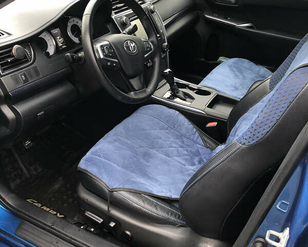 Синій Тойота Камрі, об'ємом двигуна 2.5 л та пробігом 74 тис. км за 15700 $, фото 2 на Automoto.ua
