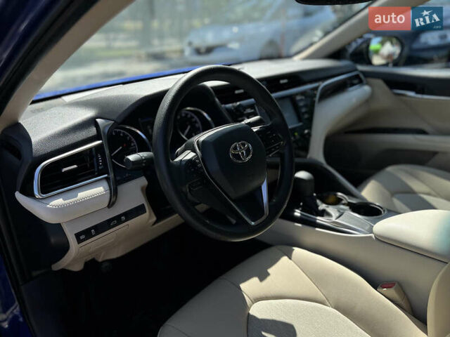 Синий Тойота Камри, объемом двигателя 2.5 л и пробегом 200 тыс. км за 17000 $, фото 6 на Automoto.ua