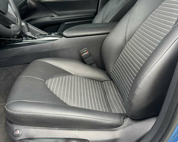 Синій Тойота Камрі, об'ємом двигуна 2.49 л та пробігом 33 тис. км за 20949 $, фото 8 на Automoto.ua