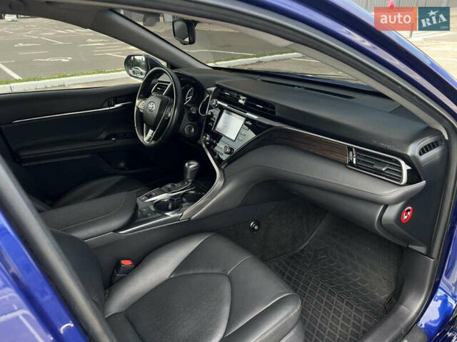 Синій Тойота Камрі, об'ємом двигуна 2.49 л та пробігом 160 тис. км за 18000 $, фото 1 на Automoto.ua