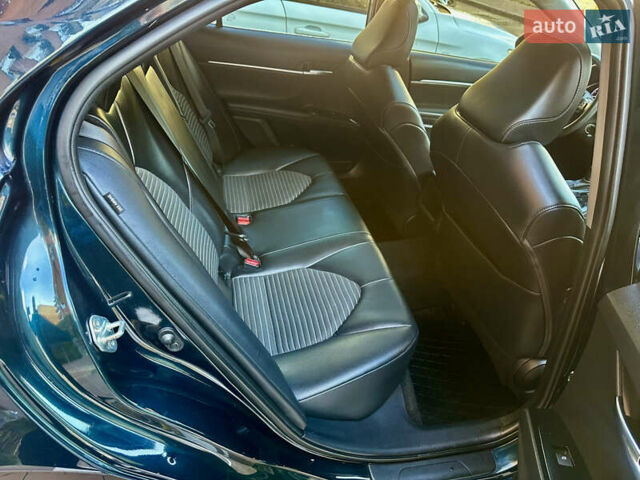 Тойота Камри 2020 в Киеве на Automoto.ua Синий Тойота Камри, объемом двигателя 2.5 л и пробегом 140 тыс. км за 22700 $, фото 26 на Automoto.ua