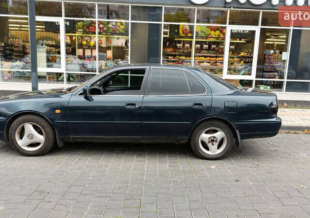 Зелений Тойота Камрі, об'ємом двигуна 2.2 л та пробігом 300 тис. км за 2100 $, фото 1 на Automoto.ua