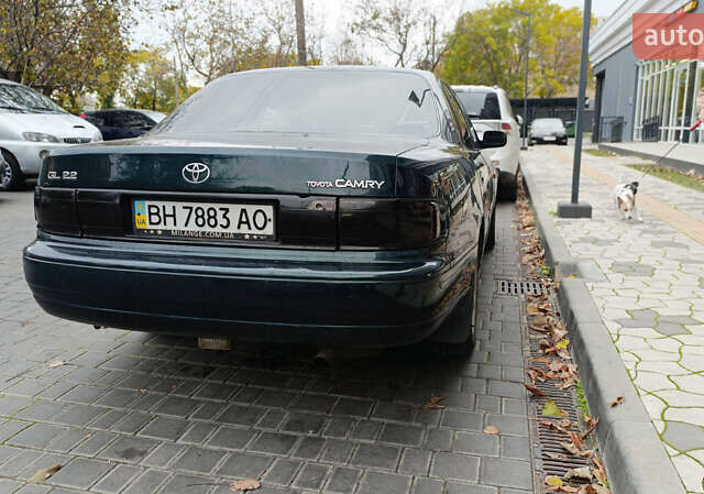 Зелений Тойота Камрі, об'ємом двигуна 2.2 л та пробігом 300 тис. км за 2100 $, фото 3 на Automoto.ua