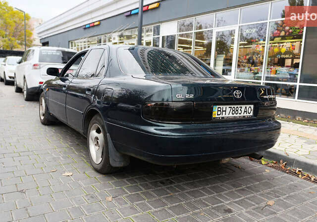 Зелений Тойота Камрі, об'ємом двигуна 2.2 л та пробігом 300 тис. км за 2100 $, фото 2 на Automoto.ua