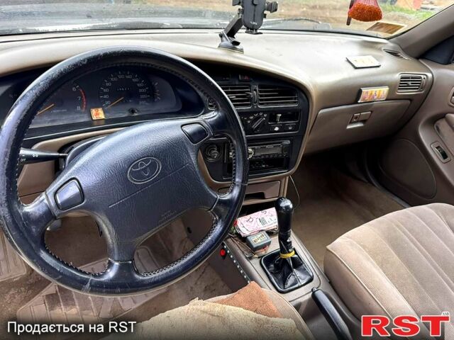 Зеленый Тойота Камри, объемом двигателя 2.2 л и пробегом 235 тыс. км за 2100 $, фото 7 на Automoto.ua