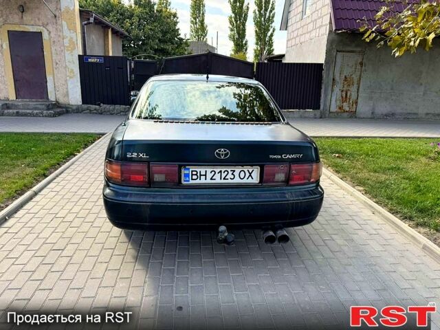 Зеленый Тойота Камри, объемом двигателя 2.2 л и пробегом 235 тыс. км за 2100 $, фото 2 на Automoto.ua